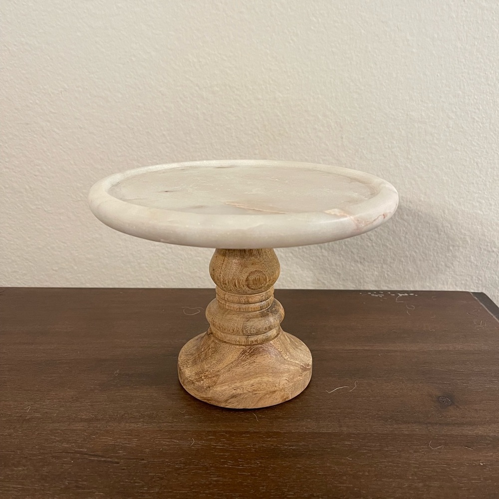 Marble cake stand